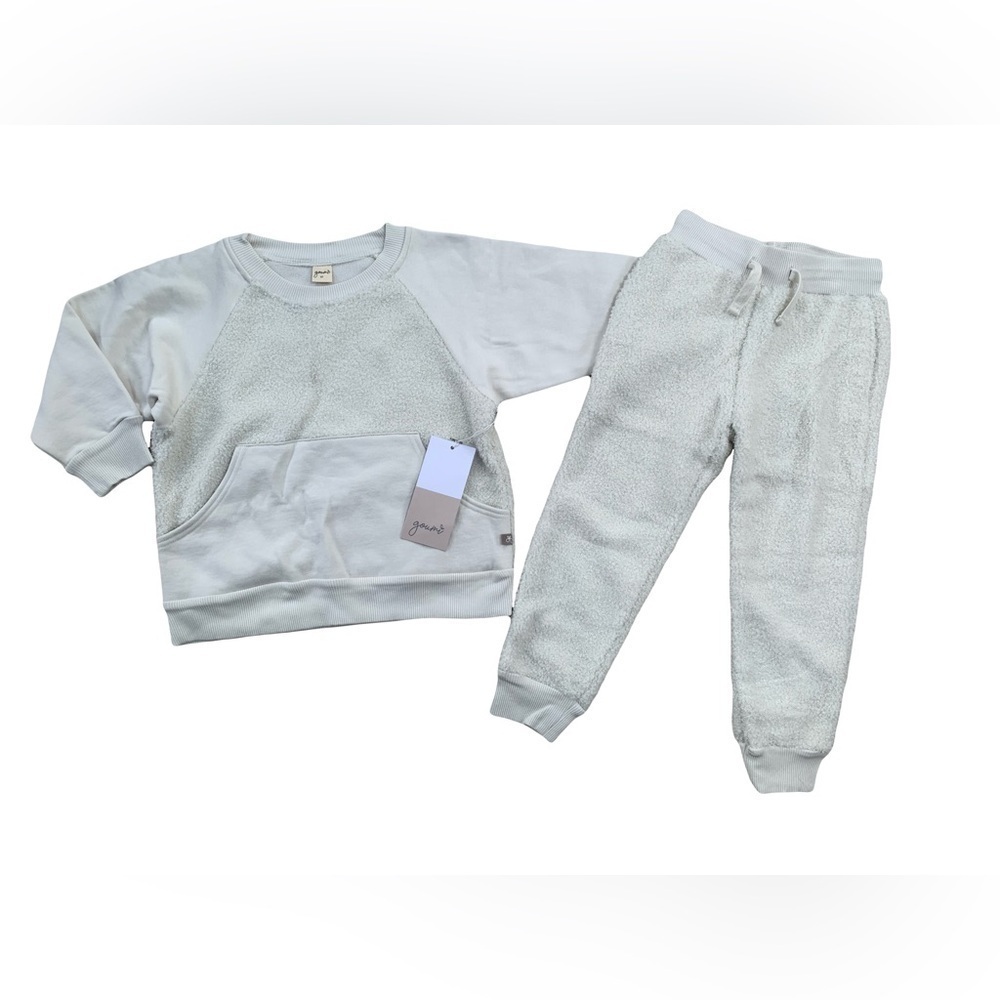 Goumi NWT Size 5T Sherpa Sweatsuit in Alabaster